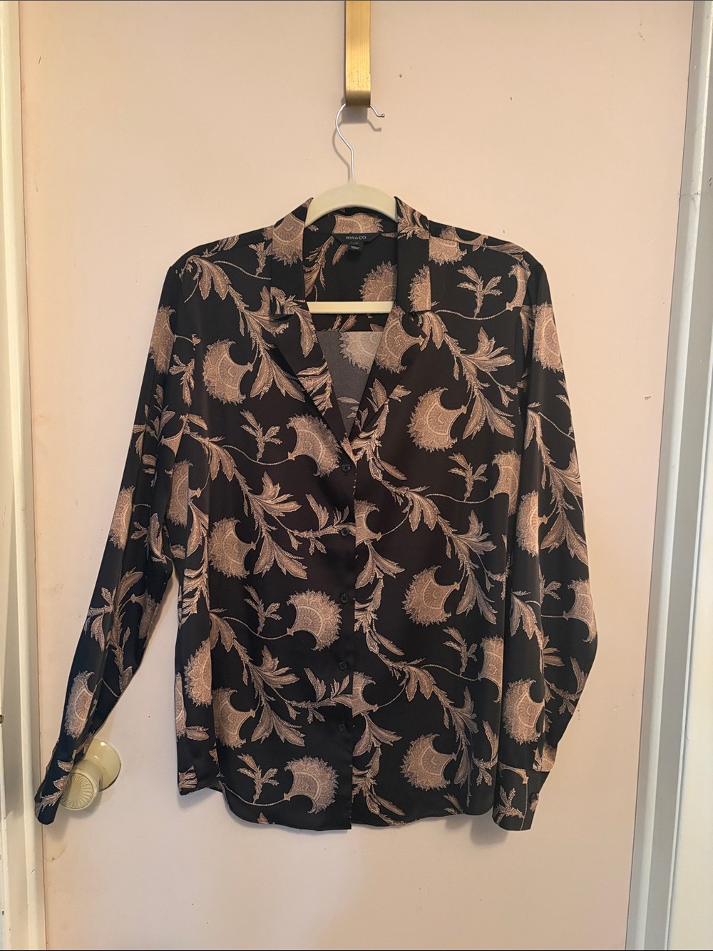 RW&CO. Black Button-Front Blouse with Beige Paisley Print